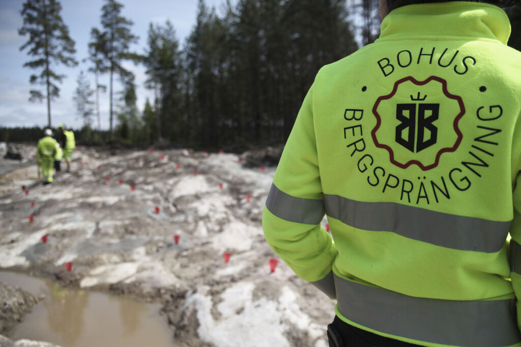 Bohus Bergsprängning - medarbetare med ryggtavla
